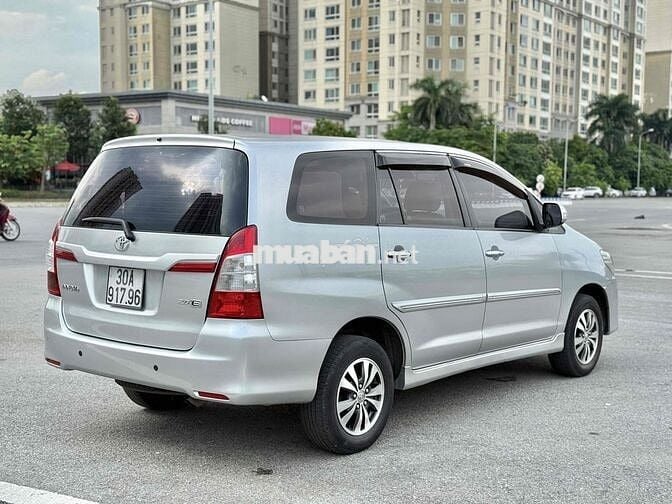 Toyota Innova 2015 E - 11 km