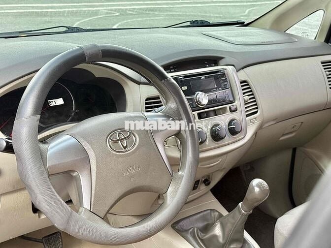 Toyota Innova 2015 E - 11 km