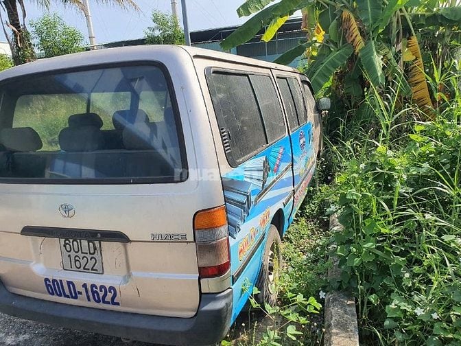 Thanh lý xe Toyota cá mập 16 chỗ hết đời