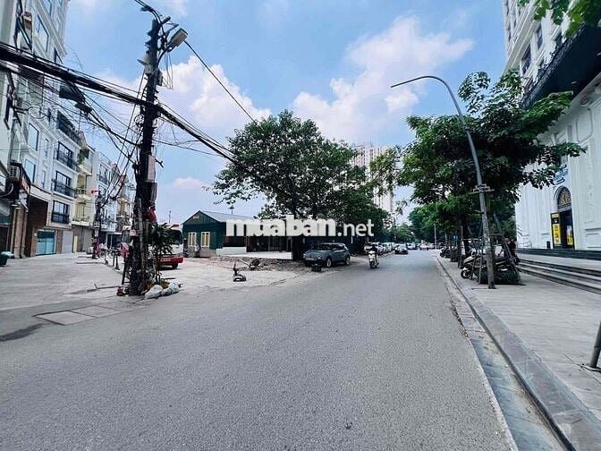 Bán Nhà Đình Thôn - 42M2 - Ô Tô Tránh - Vài Bước Ra Đường 3 Ô Tô