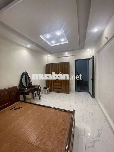 BÁN NHÀ - 30M² - 5 TẦNG - GIÁ CHỈ 7.6 TỶ - TRUNG TÂM CẦU GIẤY