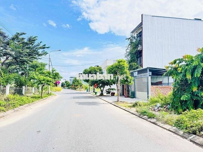 Bán đất đường Trung Hoà 1, Hoà Quý ven sông 4tỷ250 sạch đẹp