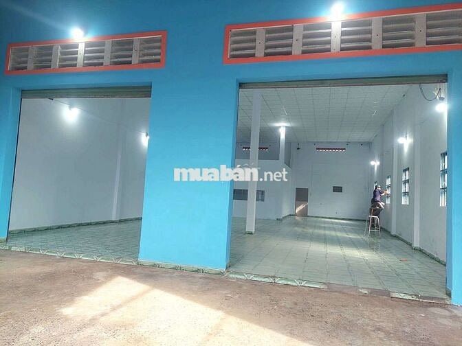 Kho xưởng cho thuê diện tích 10 x 35 mặt tiền đường nhựa 12m thông