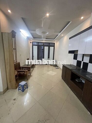 BÁN NHÀ - 30M² - 5 TẦNG - GIÁ CHỈ 7.6 TỶ - TRUNG TÂM CẦU GIẤY