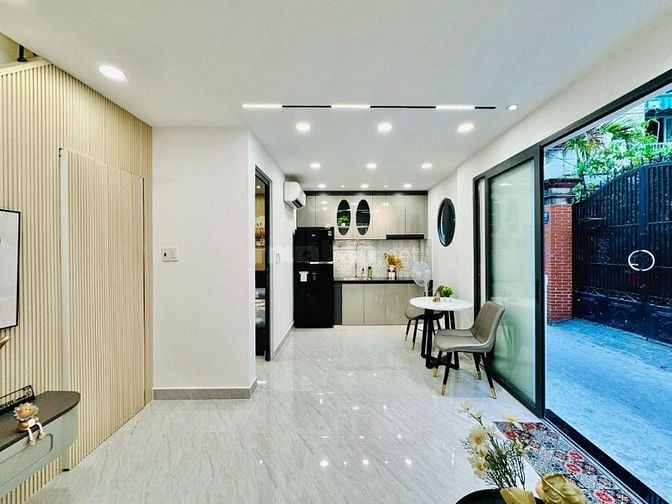 Bán nhà 2 tầng-3 PN Full nội thất- căn góc- cạnh Phan Xích Long.
