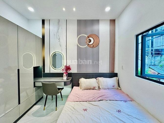 Bán nhà 2 tầng-3 PN Full nội thất- căn góc- cạnh Phan Xích Long.