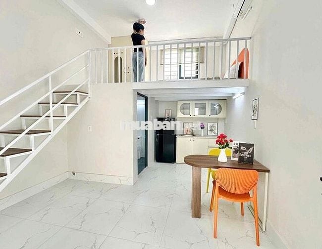 DUPLEX CỬA SỔ TRỜI - BAN CÔNG NGAY CẦU VƯỢT HOÀNG HOA THÁM