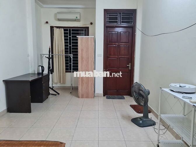 Cho thuê nhà theo từng phòng (đang trống phòng 30m2 tầng 2)