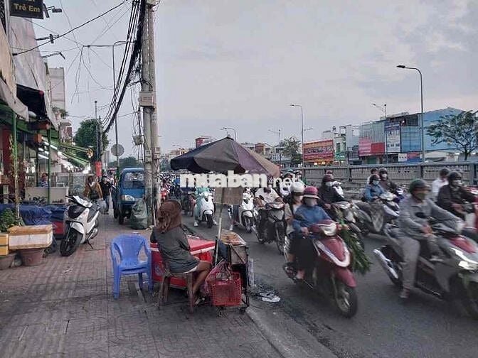 NHÀ MẶT TIỀN ĐƯỜNG TRƯỜNG CHINH 3 TẦNG DÒNG TIỀN 23TR/ T VỊ TRÍ ĐẸP