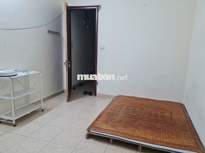Cho thuê nhà theo từng phòng (đang trống phòng 30m2 tầng 2)
