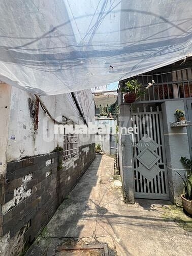 Nhà 2 tầng – 3 mặt thoáng ngay Trường Sa - 33m2 – Giá 3tỷ8