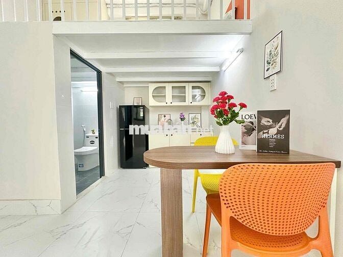 DUPLEX CỬA SỔ TRỜI - BAN CÔNG NGAY CẦU VƯỢT HOÀNG HOA THÁM
