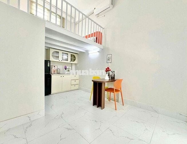 DUPLEX CỬA SỔ TRỜI - BAN CÔNG NGAY CẦU VƯỢT HOÀNG HOA THÁM
