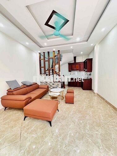 Bán Nhà Hoàng Quốc Việt - 30M2 - Trước Nhà 4M - Ngõ Rộng