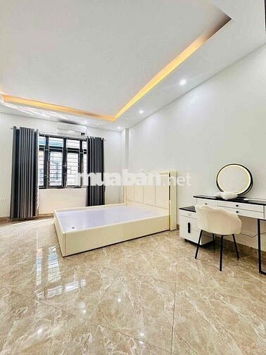 Bán Nhà Hoàng Quốc Việt - 30M2 - Trước Nhà 4M - Ngõ Rộng