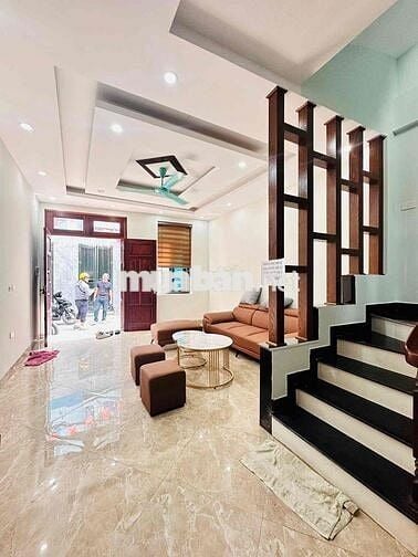 Bán Nhà Hoàng Quốc Việt - 30M2 - Trước Nhà 4M - Ngõ Rộng