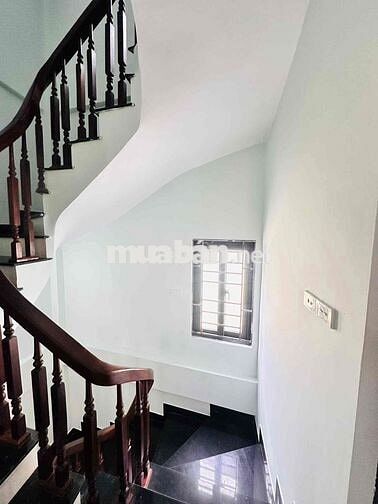 Bán Nhà Hoàng Quốc Việt - 30M2 - Trước Nhà 4M - Ngõ Rộng