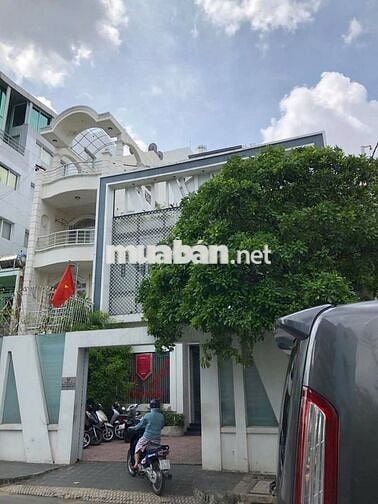 10x30m mặt tiền Trần Khánh Dư, Quận 1  Diện tích: 10 x 30m