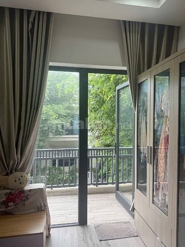 Bán biệt thự Senturia, P.An Phú Đông, Quận 12: 7,5 x 20, giá 16,8 tỷ.
