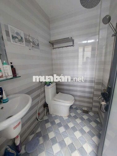 Bán nhà đường Phạm Hùng C7D, DT.5m×25m } 1 Lững 3 Phòng 2toilet hẽm4m5