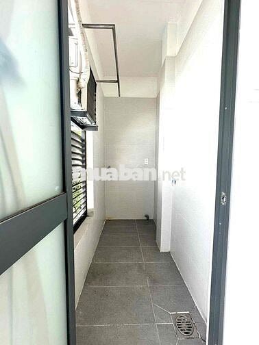 STUDIO BAN CÔNG GIÁ ƯU ĐÃI NGAY NGÃ TƯ HÀNG XANH