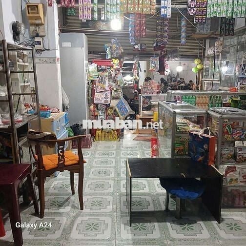 Cho thuê nhà mặt tiền gần chợ Xóm Nghèo
