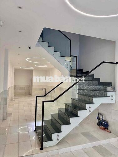 CHO THUÊ NHÀ MẶT TIỀN ĐỪƠNG CALMETTE,BẾN THÀNH Q1( 3lẦU VÀ MẶT BẰNG