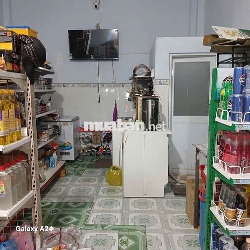 Cho thuê nhà mặt tiền gần chợ Xóm Nghèo