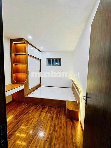 nhà gần trường học gần bệnh viện gần chợ có sân mát mẻ