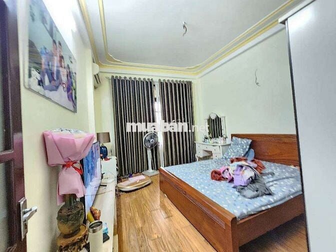 (Giá Hot )Bán nhà Hoàng Mai - Sổ đỏ chính chủ - 40m2 - 4.75₫