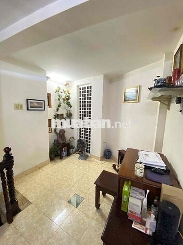 Bán nhà Nguyễn Văn Trỗi, có sân riêng