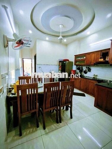 Cho thuê nhà mặt tiền gần hội trường Đông Hòa