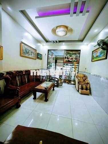 Cho thuê nhà mặt tiền gần hội trường Đông Hòa