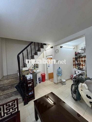 Bán nhà Nguyễn Văn Trỗi, có sân riêng