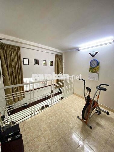 Bán nhà Nguyễn Văn Trỗi, có sân riêng