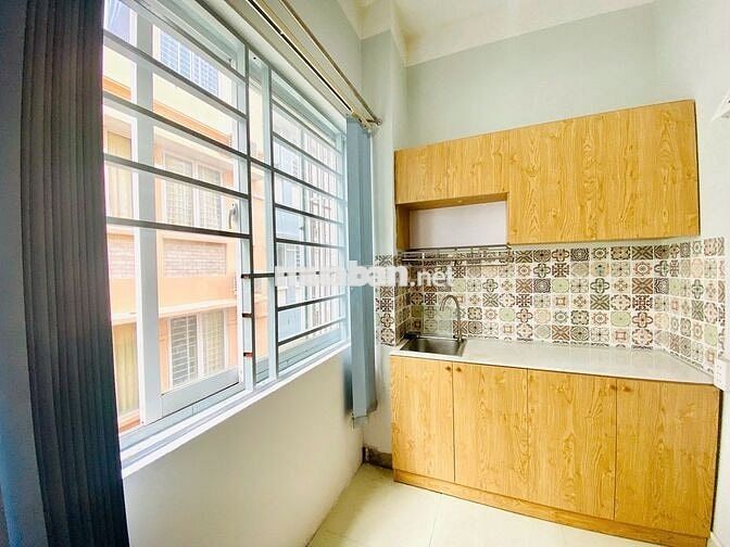 Căn hộ mới ngay quận 1, bancol đón nắng, gần UEH, Đại học Hoa Sen