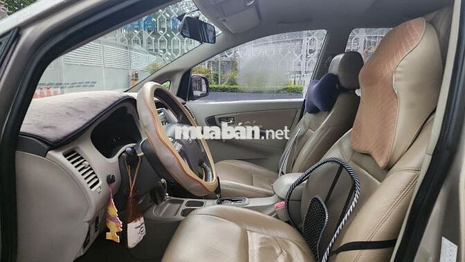 Toyota Innova 2014 2.0G - 102000 km