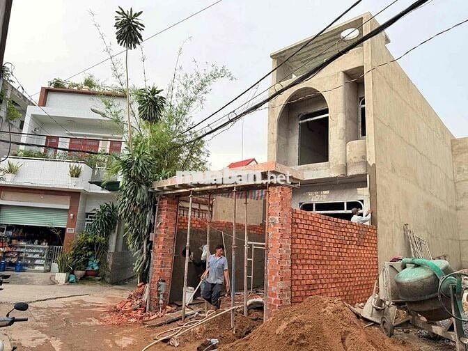 Nhà 01 Trệt 01 Lầu Gần Chợ Nhỏ Tân Hiệp  ( SHR Thổ Cư 100% )