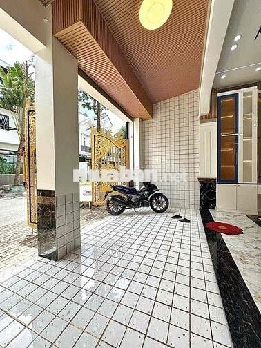 Nhà mới 2 lầu kdc Nam Long full nội thất giá 5 tỷ 850 triệu