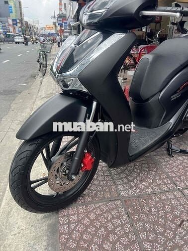 mới về SH(160)đen nhám xe mới tin như xe thùng nhe