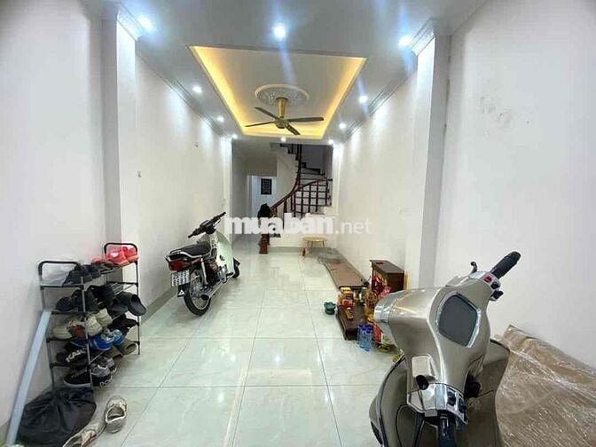 Nhà đẹp Khương Đình! 2 mặt thoáng, 40m ra mặt phố. 47mx4T. Chỉ 8,9 tỷ