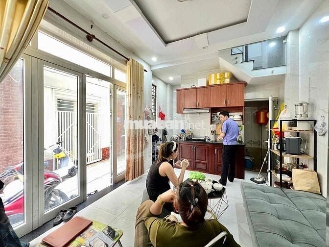 Cho Thuê Nhà Nguyên Căn 1 Trệt 3 Lầu 4Wc Full NT Ngay Bờ Kè Trường Sa