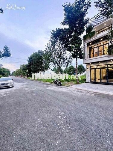 NHÀ 2 LẦU MỚI ĐƯỜNG D6 kdc HỒNG LOAN GIÁ 5 tỷ 290 triệu