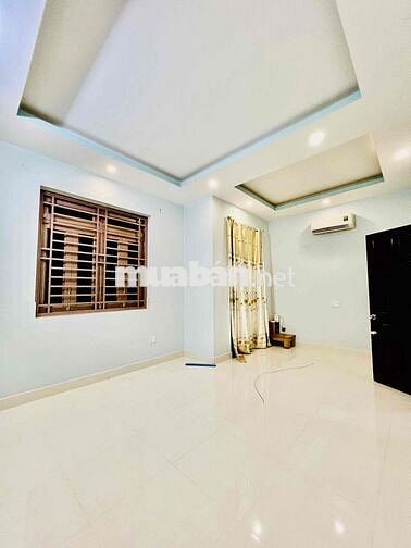 Cho Thuê Nhà Gần Chợ Cầu Đồng DT 180m2 1Trệt 3Lầu 4Pn 3Wc Sân Thượng
