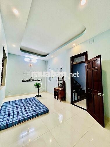 Cho Thuê Nhà Gần Chợ Cầu Đồng DT 180m2 1Trệt 3Lầu 4Pn 3Wc Sân Thượng