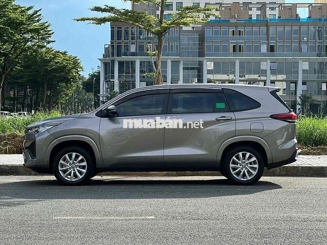Toyota Innova 2024 Cross 2.0 CVT - 26000 km
