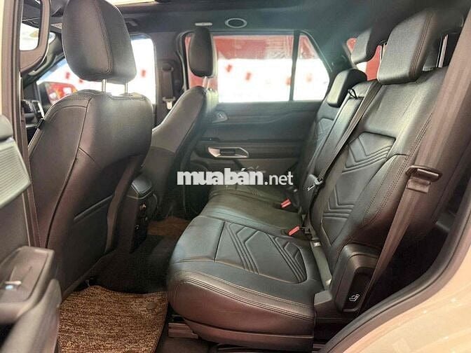 Ford Everest Titanium 4x2 odo 9.000km