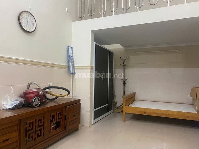 Cho thuê nhà mặt ngõ Hội Vũ, DT 32m2 + lửng, khu trung tâm phố cổ
