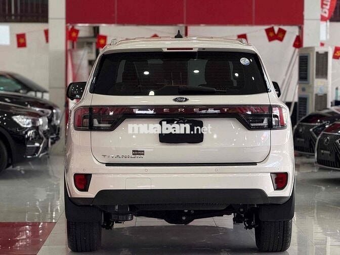 Ford Everest Titanium 4x2 odo 9.000km