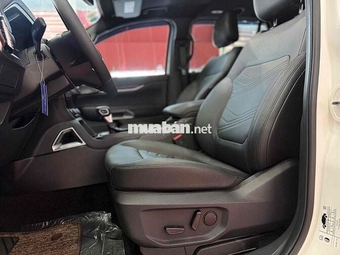 Ford Everest Titanium 4x2 odo 9.000km